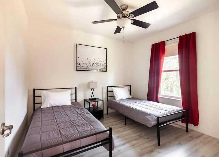 Modern 4 Bdr Home Near Tradition Town Center